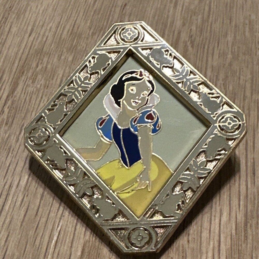 WDW Walt Disney Snow White Disney  Trading Pin 2005 Seven Dwarfs